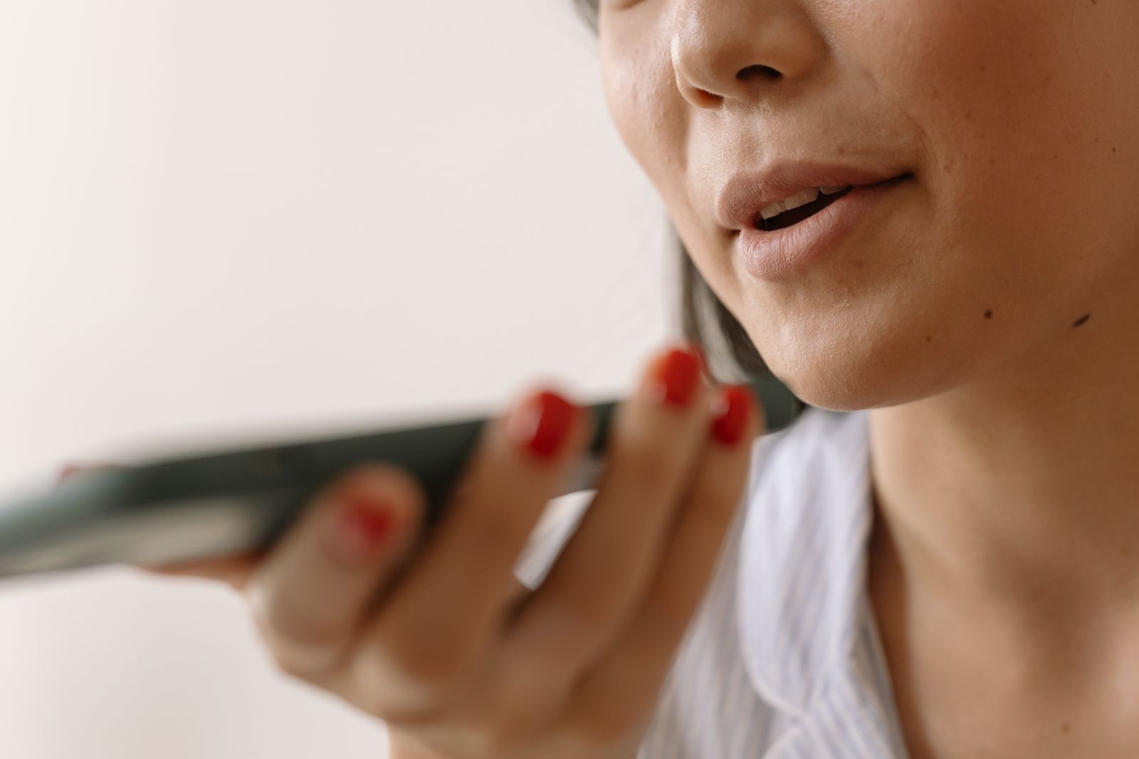 A close-up of a participant recording a spoken answer on her phone